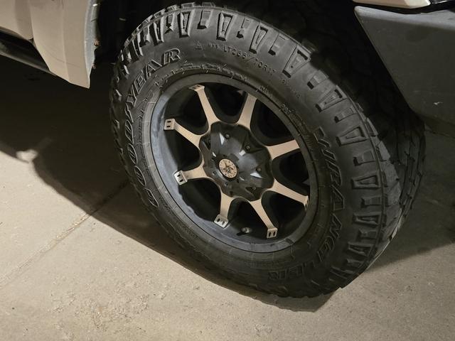 Photo of 2005 Black Mitsubishi Montero