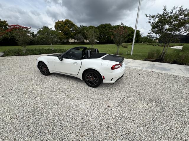 Photo of 2018 White FIAT 124 Spider