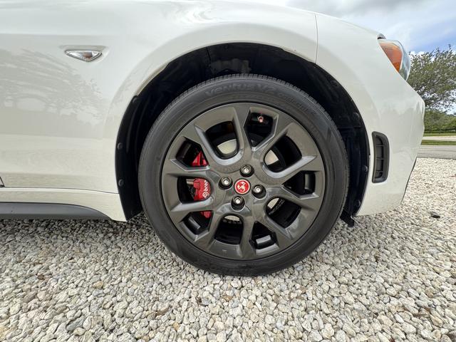 Photo of 2018 White FIAT 124 Spider