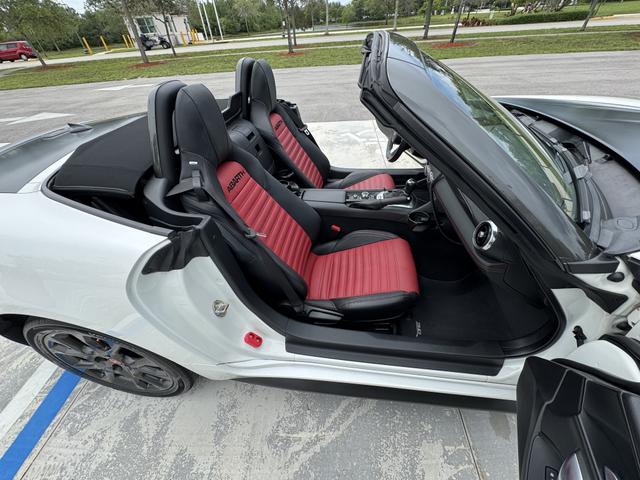 Photo of 2018 White FIAT 124 Spider