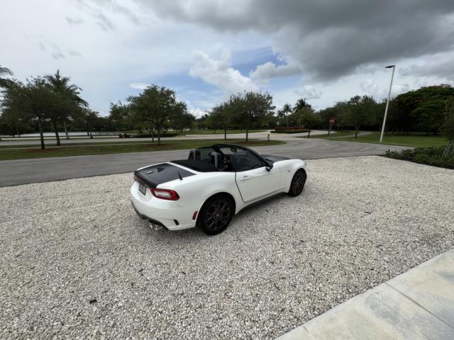 Photo of 2018 White FIAT 124 Spider