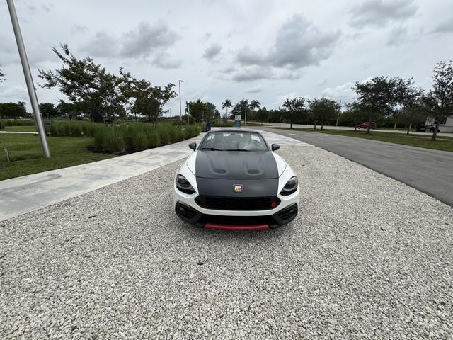 Photo of 2018 White FIAT 124 Spider