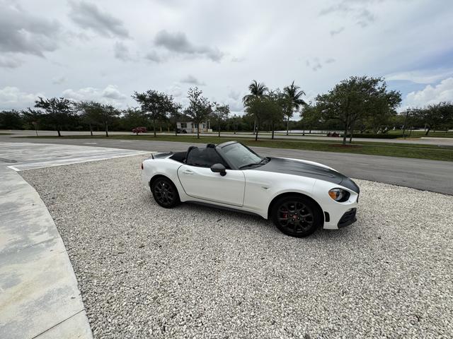 Photo of 2018 White FIAT 124 Spider