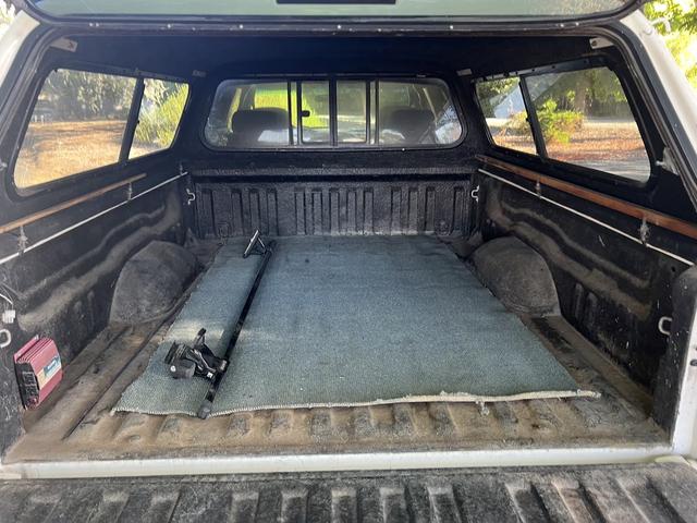 Photo of 2000 White Toyota Tundra