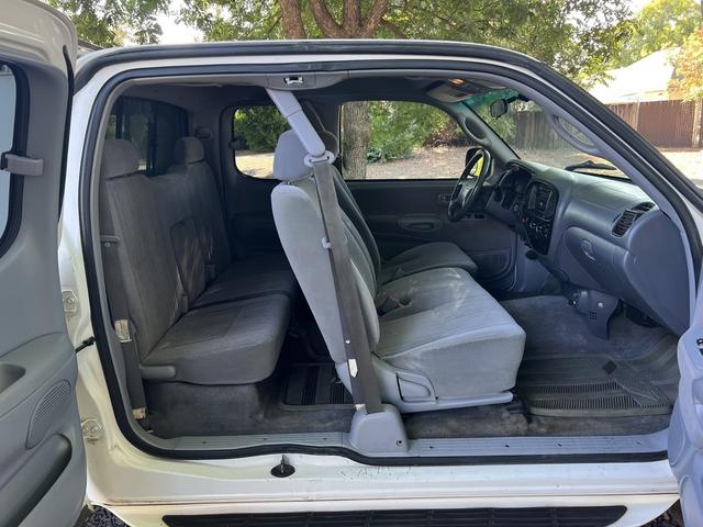 Photo of 2000 White Toyota Tundra