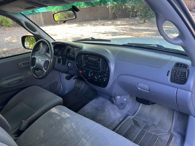 Photo of 2000 White Toyota Tundra