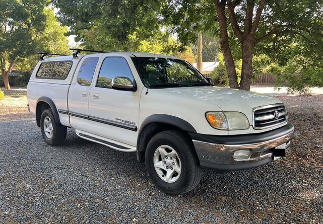 Photo of 2000 White Toyota Tundra