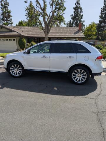 Photo of 2014 White Lincoln MKX