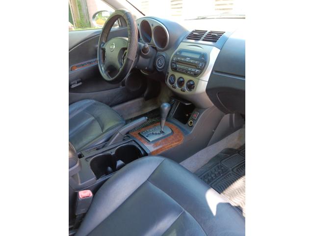 Photo of 2004 Gold Nissan Altima