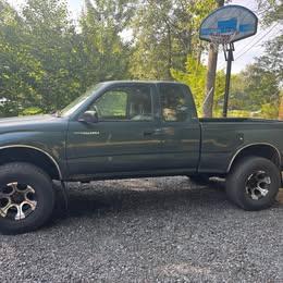 Photo of 1998 Green Toyota Tacoma