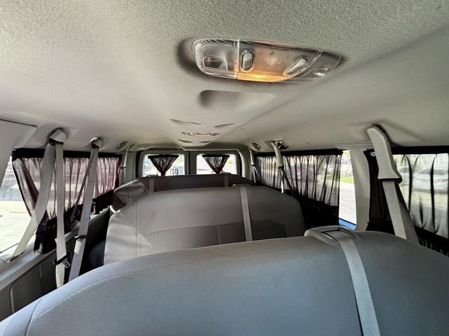 Photo of 2014 White Ford E350 Super Duty