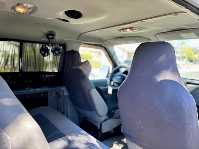 Photo of 2014 White Ford E350 Super Duty