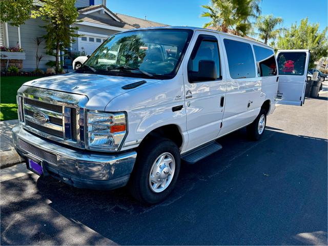 Photo of 2014 White Ford E350 Super Duty