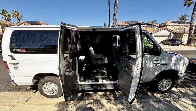 Photo of 2014 White Ford E350 Super Duty