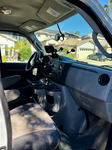 Photo of 2014 White Ford E350 Super Duty