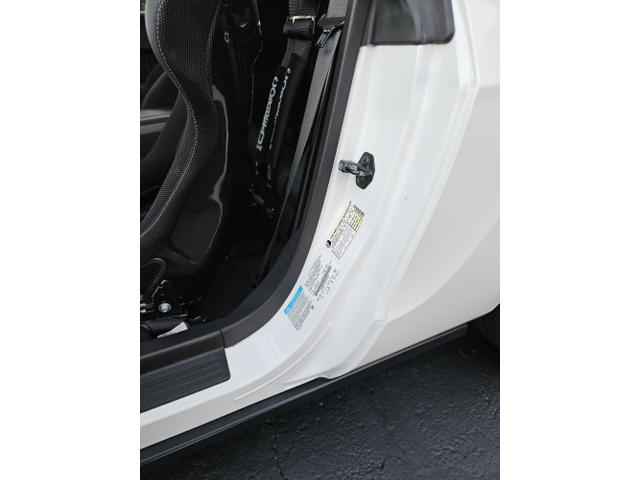 Photo of 2012 White Ford Mustang