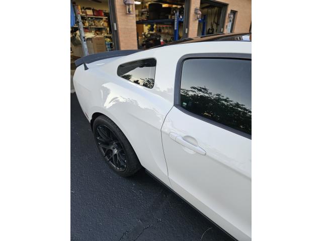 Photo of 2012 White Ford Mustang