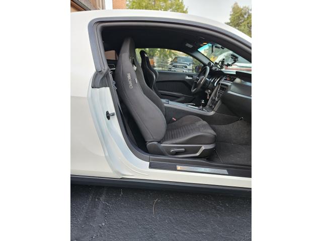 Photo of 2012 White Ford Mustang