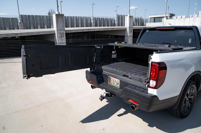 Photo of 2021 White Honda Ridgeline