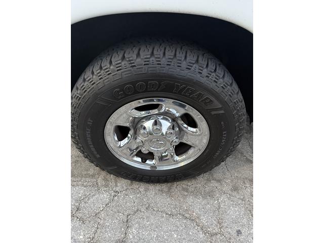 Photo of 2003 White Dodge Ram 2500