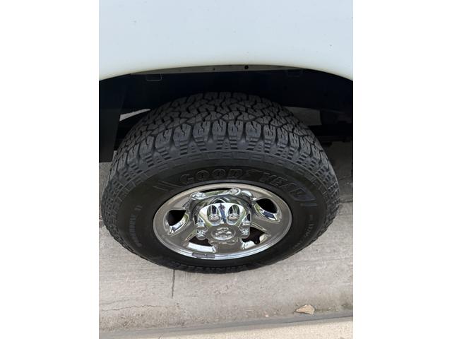 Photo of 2003 White Dodge Ram 2500