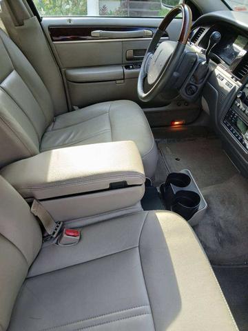 Photo of 2008 Silver Lincoln Town Car