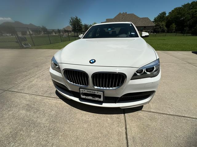 Photo of 2013 White BMW 740