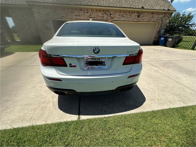 Photo of 2013 White BMW 740