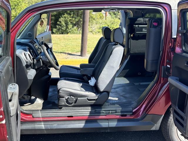 Photo of 2006 Red Honda Element