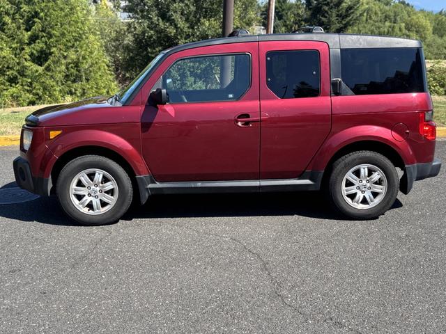 Photo of 2006 Red Honda Element