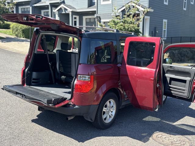 Photo of 2006 Red Honda Element
