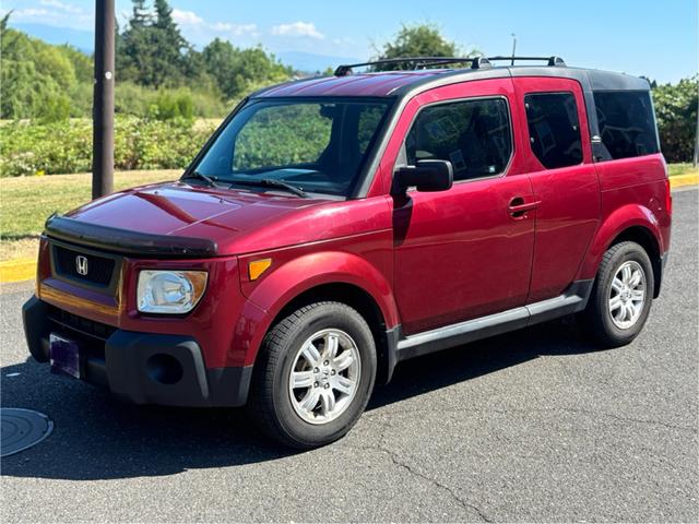 Photo of 2006 Red Honda Element