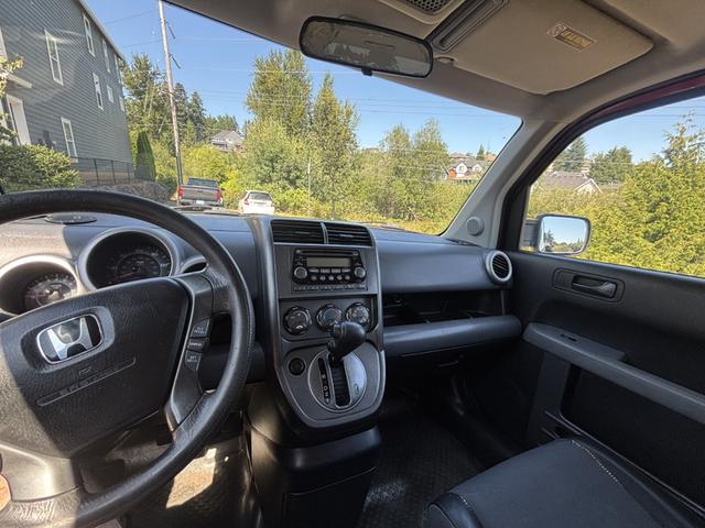 Photo of 2006 Red Honda Element