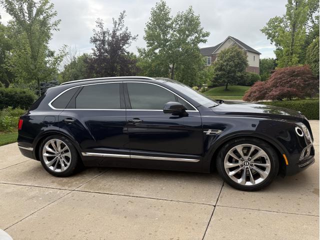Photo of 2019 Blue Bentley Bentayga