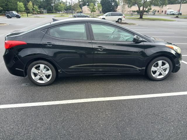 Photo of 2013 Black Hyundai ELANTRA