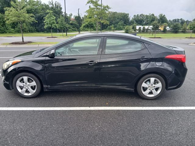Photo of 2013 Black Hyundai ELANTRA