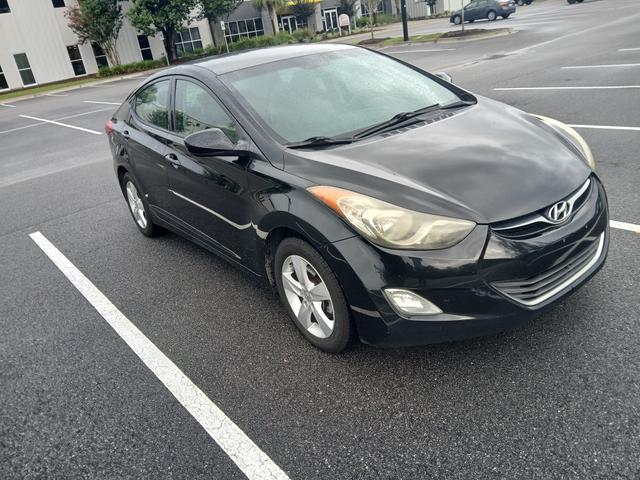 Photo of 2013 Black Hyundai ELANTRA