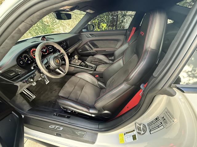 Photo of 2022 Gray Porsche 911