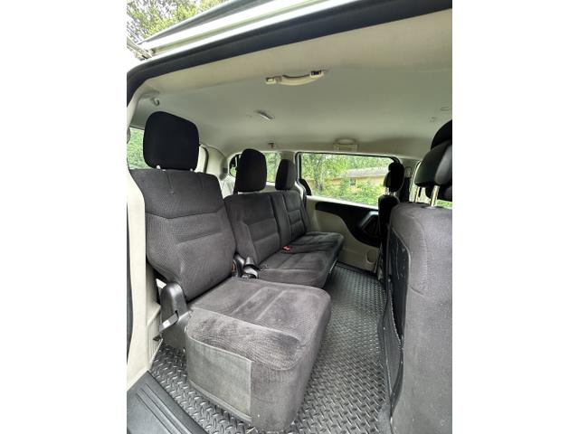 Photo of 2014 White Dodge Grand Caravan