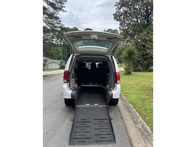 Photo of 2014 White Dodge Grand Caravan