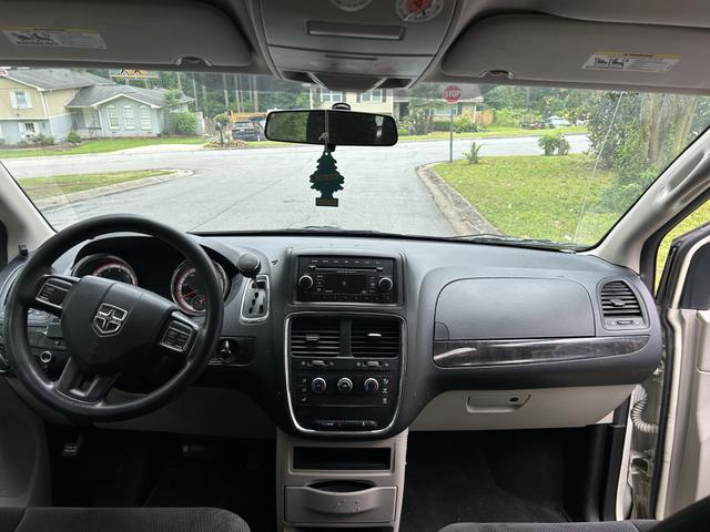 Photo of 2014 White Dodge Grand Caravan