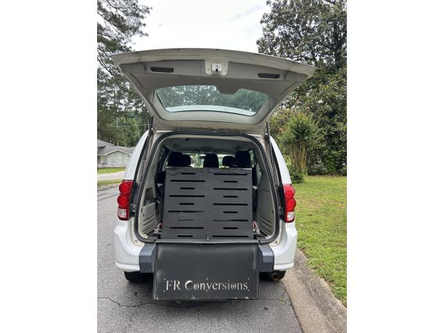 Photo of 2014 White Dodge Grand Caravan
