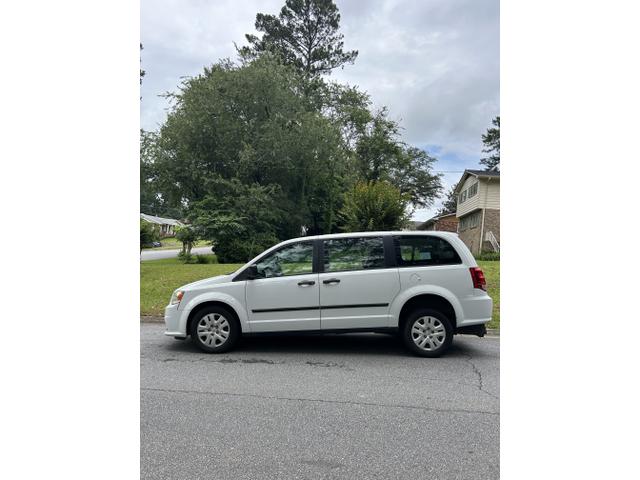 Photo of 2014 White Dodge Grand Caravan