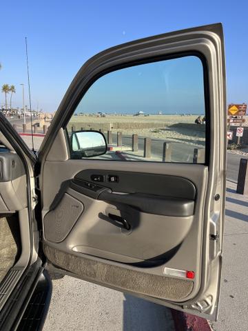 Photo of 2003 Gray GMC Yukon
