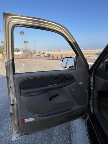 Photo of 2003 Gray GMC Yukon