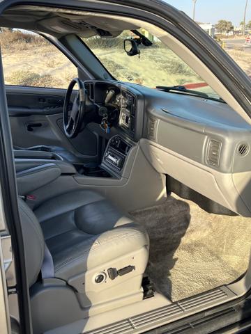 Photo of 2003 Gray GMC Yukon