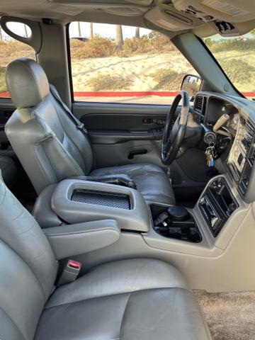 Photo of 2003 Gray GMC Yukon