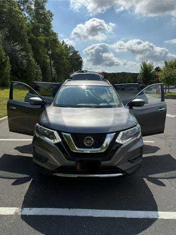 Photo of 2018 Silver Nissan Rogue