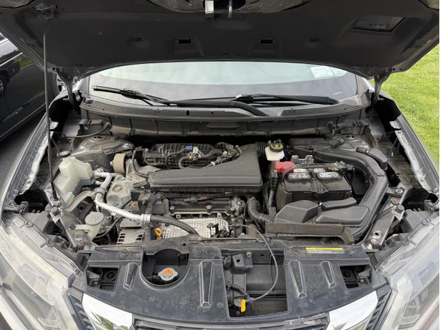 Photo of 2018 Silver Nissan Rogue