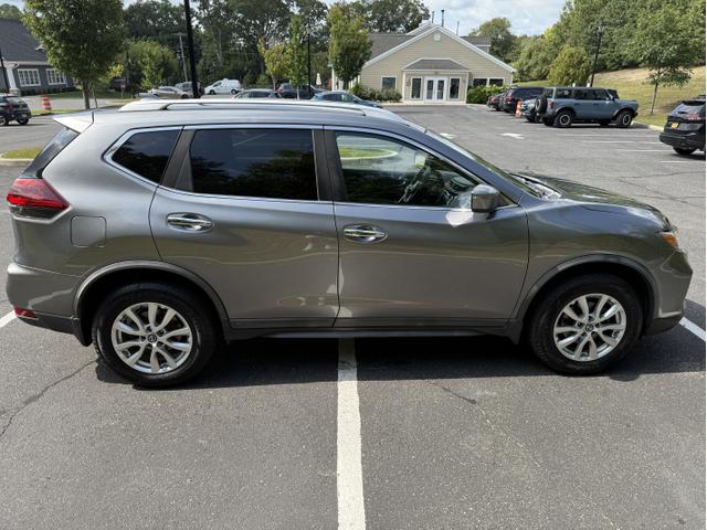 Photo of 2018 Silver Nissan Rogue